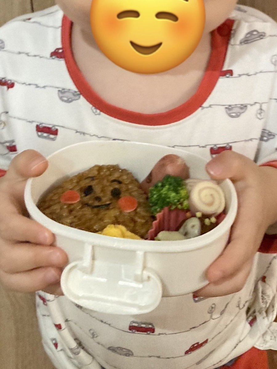 aosan_games's tweet photo. お兄ちゃんのポケモン弁当を見て僕もほしいというので、あまりもので作ってもらった弁当でご満悦☺️ https://t.co/A3PVxpdG7L