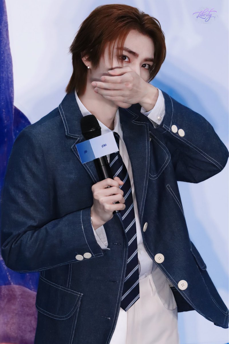 LiBerTy_0808's tweet photo. 261029 | 高夫见面会

La Liberté | Somebody

#샤오쥔 #XIAOJUN #肖俊 
#WayV #威神V https://t.co/8qA2LAsqyr