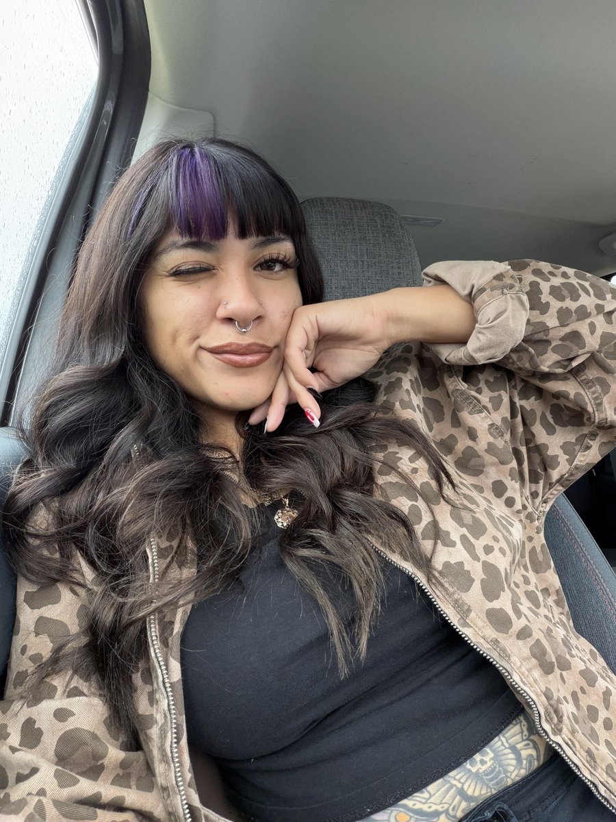 jjazzminee_'s tweet photo. tummy tat made an appearance https://t.co/LpFW9pOIlN