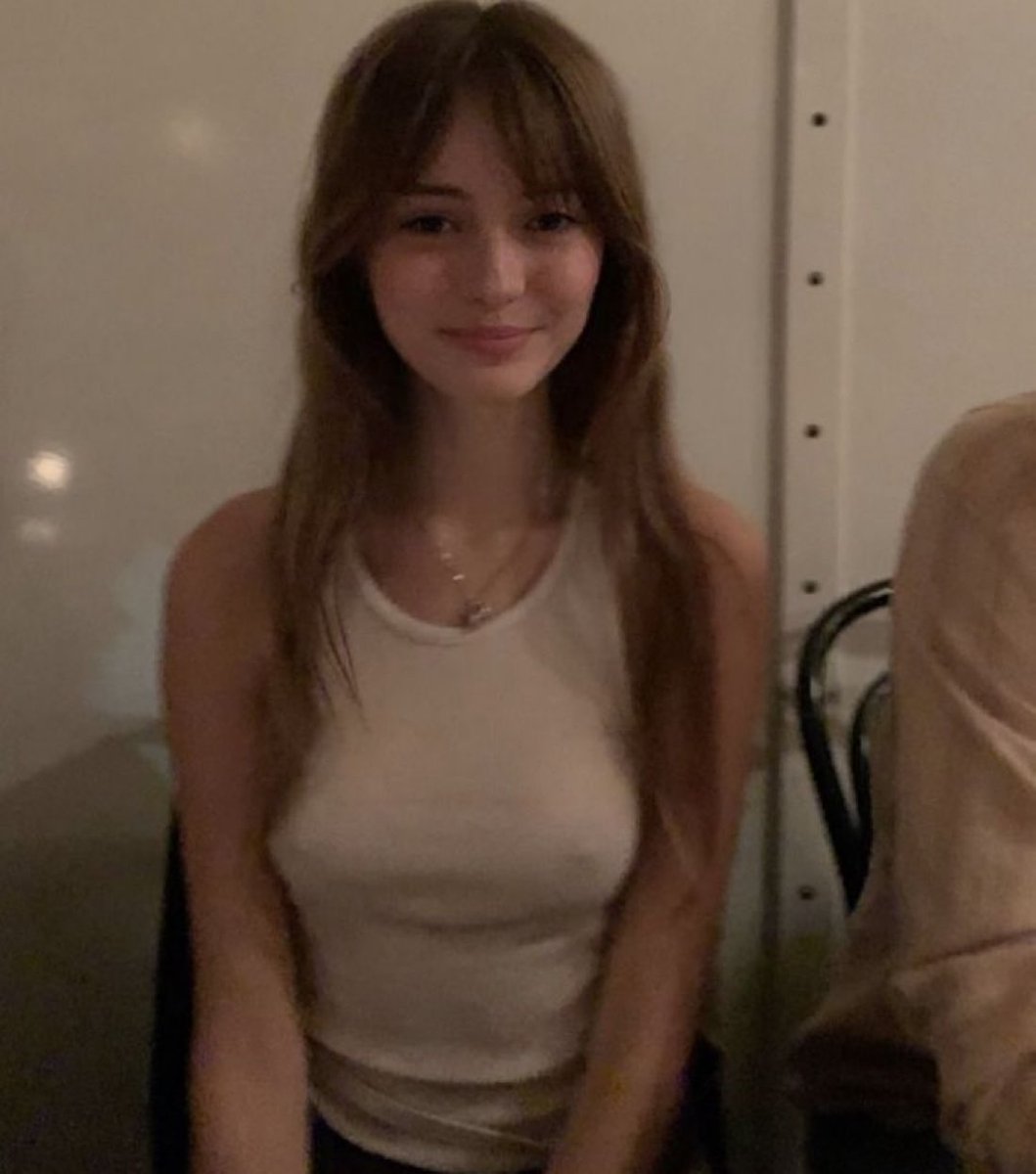 Tekeee's tweet photo. The type of girl that falls in love with you when you have no money https://t.co/kaZhhhOCQM