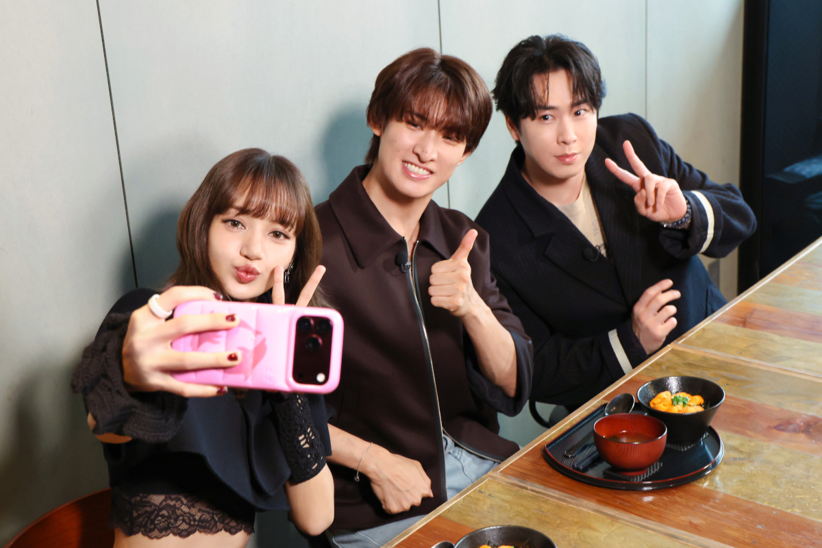 oricon's tweet photo. 📺️それSnow Manにやらせて下さい
⠀
BLACKPINK・LISA
日本のバラエティーロケ初参戦❗️
なかやまきんに君に思わず「Crazy」
⠀
激レアな超ハイテンションなLISAや
向井康二のタイ語にも注目🇹🇭
⠀
宮舘涼太、向井、ラウールと
「カリスマックス」コラボも🕺
https://t.co/yd43ddpUHO
⠀
#それスノ https://t.co/DgjyIV3JUC