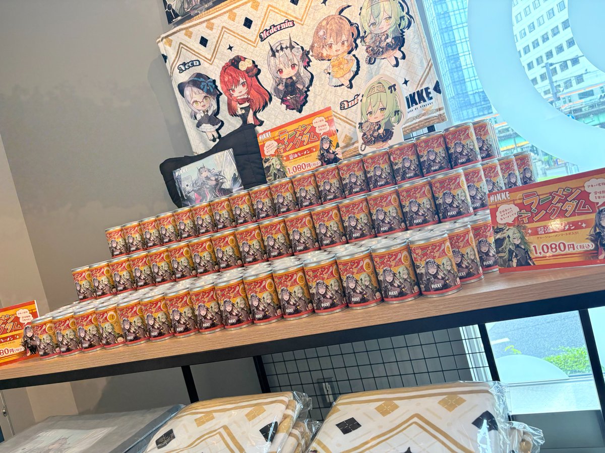 MEGANIKKESTORE's tweet photo. 🟢MEGA NIKKE STORE TOKYO🟢

＼本日からスタート！／
⭐️エリア防衛戦 第四弾 東京会場📢

描き起こしイラストの限定商品など、
会場でしか手に入らない商品をお見逃しなく👀✨

商品購入￥5,000(税込)毎に
「ダイカットステッカー」をランダムで1枚プレゼント🎁

特典&商品詳細はこちら
https://t.co/4WDp47ZoDP

※本日は終日整理券をお持ちのお客様のみのご案内予定です。

#NIKKE #ニケ #メガニケ #NIKKE_エリア防衛戦4TH