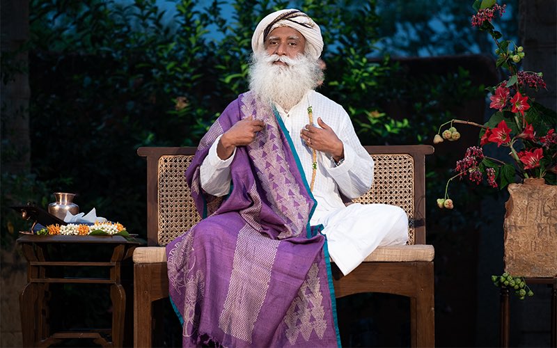 SadhguruJV's tweet photo. Our lives become beautiful not because we are perfect. Our lives become beautiful because we put our heart into whatever we do. #SadhguruQuotes https://t.co/u33smZ9GDu