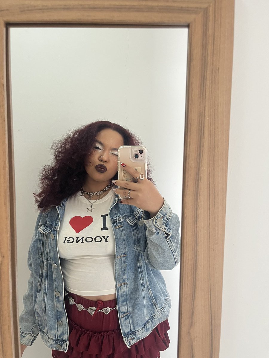 agustdawchwita's tweet photo. eu gorda e linda com meu lookinho pro show dia 28, o povo se passa demais na gordofobia pqp queria a morte de todos 🙃 https://t.co/DRrMqE40sI