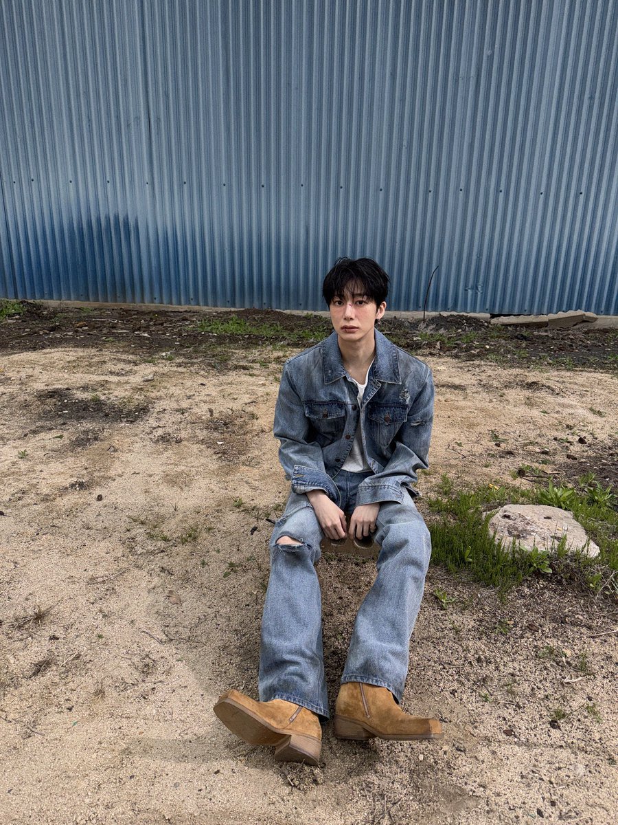 dearchaem's tweet photo. one of my favourite hyungwon looks omg he’s so hot https://t.co/dS2sJN9EtD