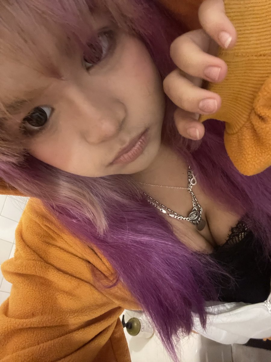 bchnivn's tweet photo. dressing up for halloween for school https://t.co/wXDIKy5oQU