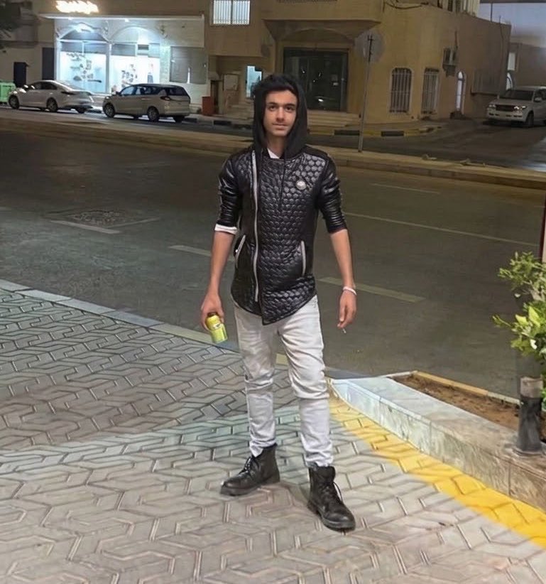 soxroe's tweet photo. تدرون ذا الداج عنده حريه اكثر منك 
و مايغطي وجهه و انتي تغطينه 
وهو شرب و انتي لا 
و ساب الملك و انتي لا 
و عنده حقوق اكثر منك 
بس لانك انولدتي ب كس وهو بزب 😅
#٢٠٣٠_بلا_نقاب27 
#no_more_Niqab  https://t.co/DUxtLWEidt