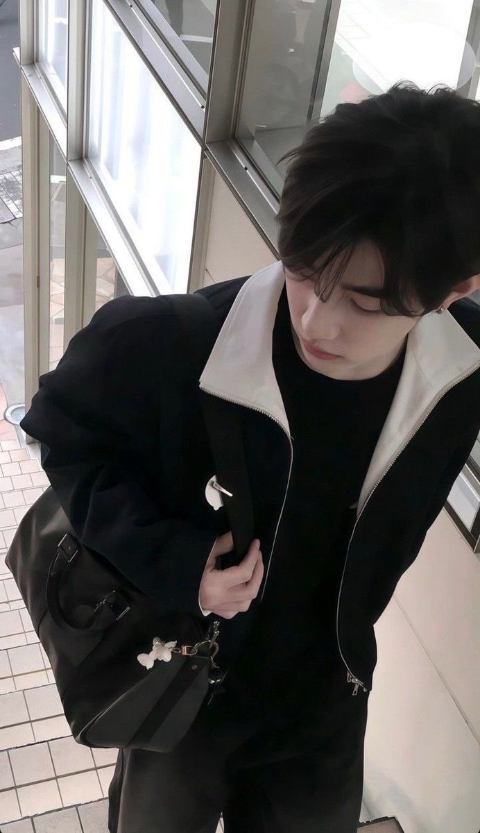 nisweetv's tweet photo. 𝄞𝄞 #hoonki au | ruin my life 

onde sunghoon, preso a um futuro que nunca escolheu, conhece riki, que surge repentinamente em sua rotina e o faz repensar o caminho que verdadeiramente deseja seguir. https://t.co/178sm1UFH9