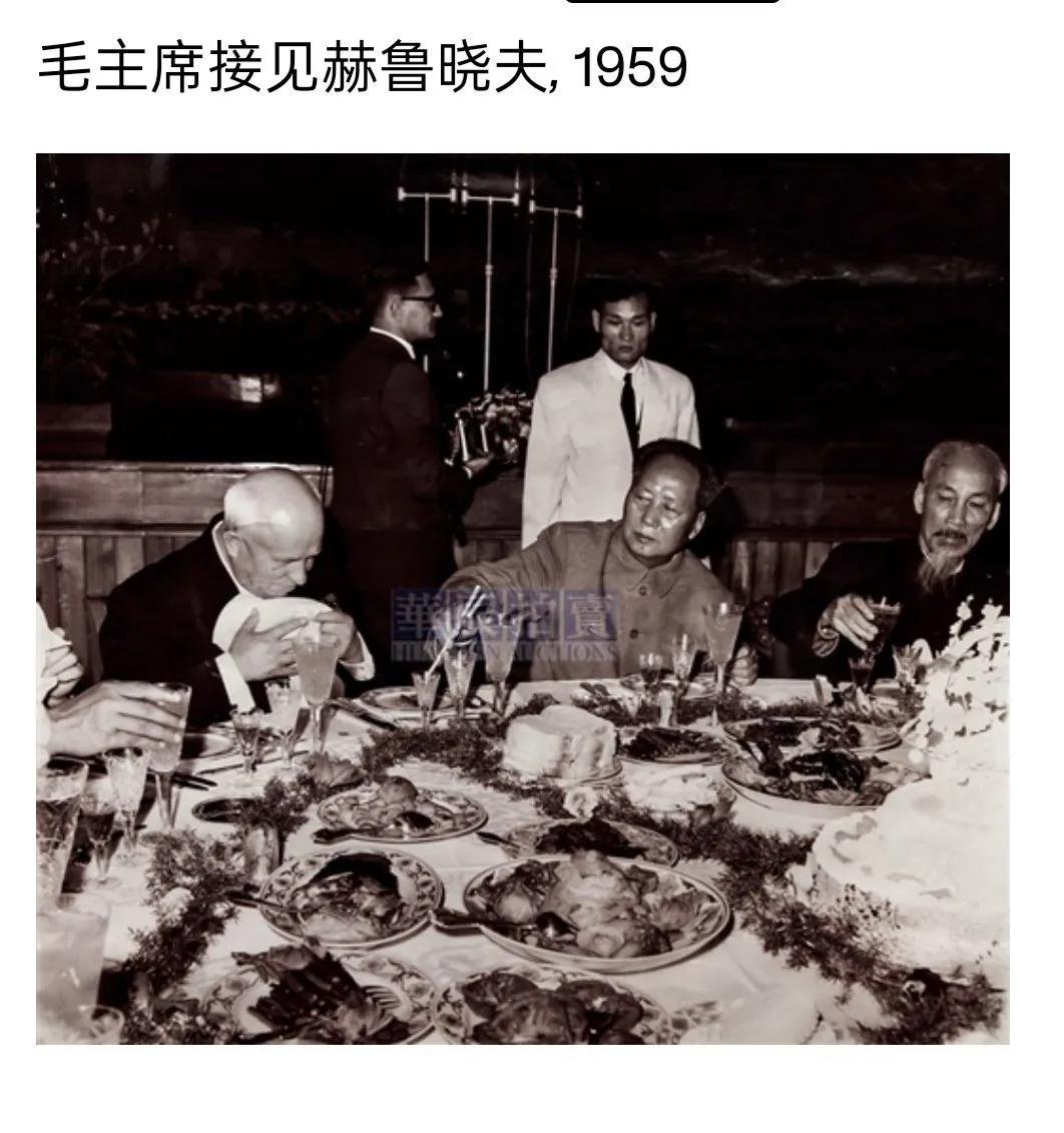 Jiangju23570644's tweet photo. 我们毛主席在困难时期确实愿意和大家共渡难关，比如不吃他最喜欢的红烧肉，换成了鱼和虾
我说毛主席万岁
他说人民万岁 https://t.co/c2Aue9hgi5