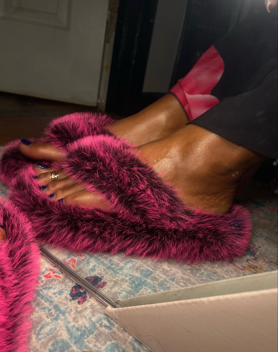 CarolinaBeana's tweet photo. Okay, I need every color Steve 😭😭 @SteveMadden https://t.co/X2JU5NDAJH