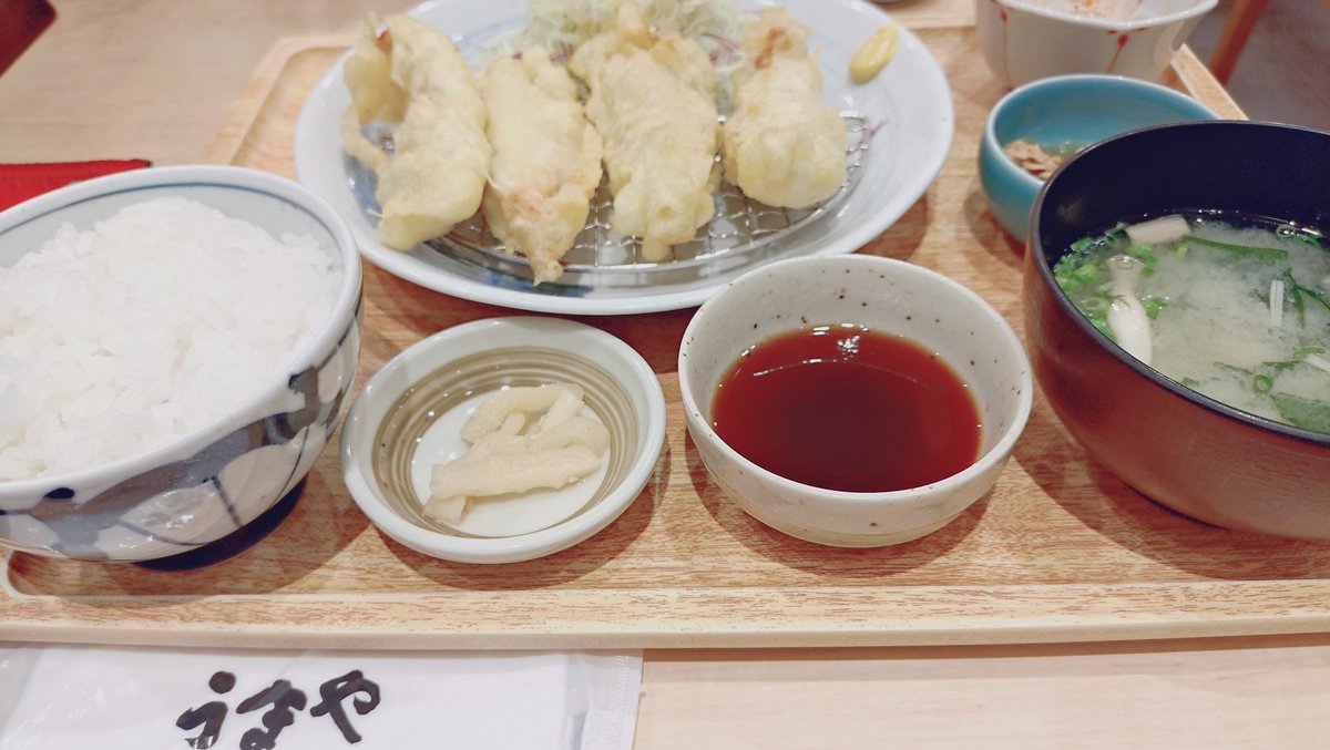 Newsbeetle's tweet photo. 今日は朝イチ出発したから
大分で
少し時間ができた。鶏天四本
定食〜酢醤油にからし？
名古屋の（豚）肉天（コーライヨク）と同じ。鶏肉はササミ？
ご馳走様でした https://t.co/iceI8LnShF