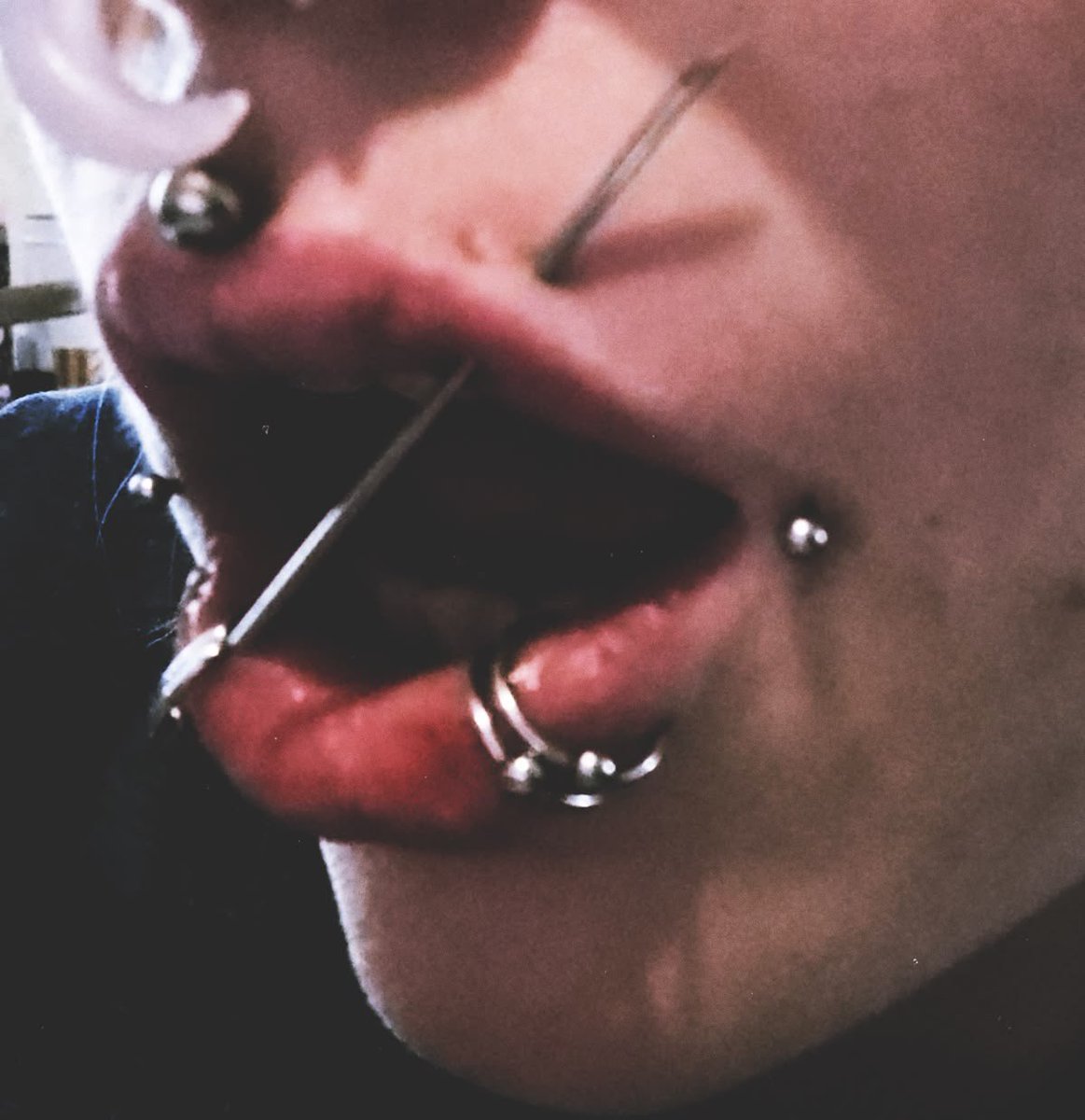 morsvilliae's tweet photo. my rosekiller https://t.co/Wz18c4Z12K