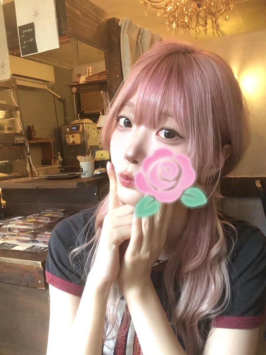 uzuzuz_z's tweet photo. #일상계트친소 #오타쿠트친소 

교류 많이 할 트친을 구함 본진 럽라에 여캐 나오는 여러 장르 많이 팔고 취향 맞을 것 같은 여성분들만 찾아가요💕 https://t.co/UR0LYeJ9O7