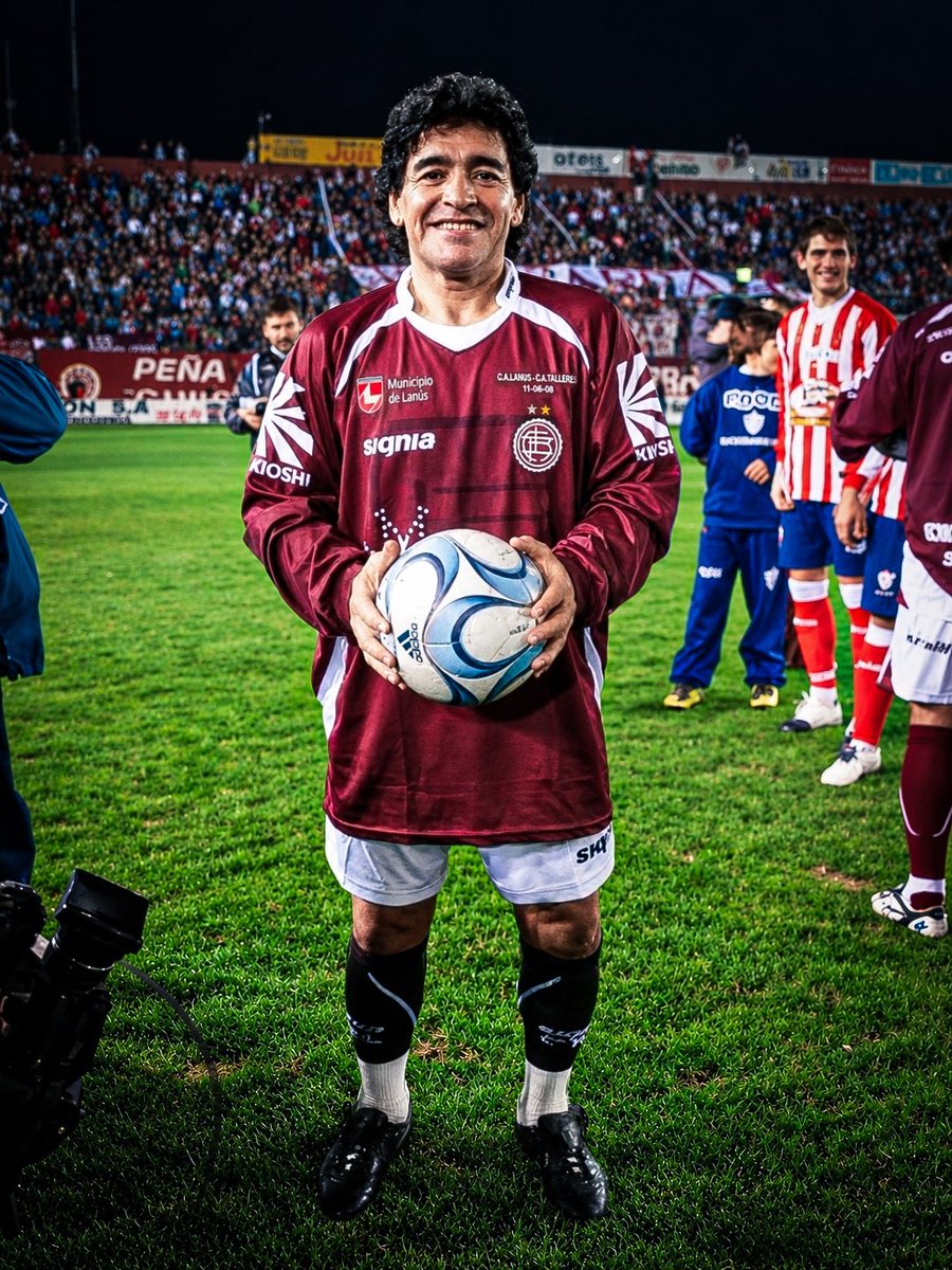 LocuraGranate_'s tweet photo. Feliz cumple, Diego. 🇱🇻♾️🤍 https://t.co/9UpUQzSnyy