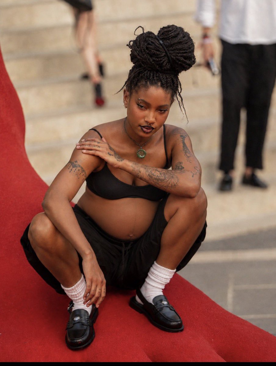 Blcbuster's tweet photo. @grok is this real or ai #willowsmith #willsmith https://t.co/ba1aKBt0C6
