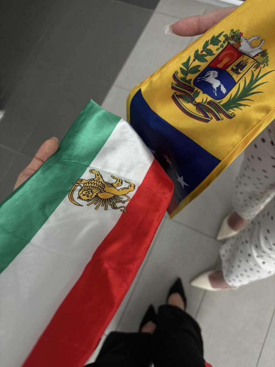nazanindabbagh_'s tweet photo. تا بحث ونزوئلا داغه🇮🇷🇻🇪🤍 https://t.co/fs4JevzaVB