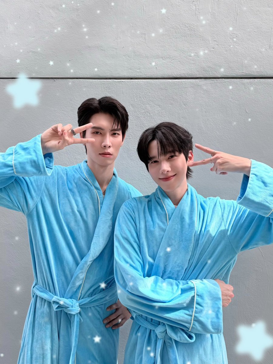 MagicLoverTH's tweet photo. Magic Lover Series พ่อมดลุ้นรัก 🔮✨

โอมม~ อะซาเลีย ~ วิสทีเรีย ~ คามิเลีย มะลึกกึ๊กกึ๋ยย์ มะลึกกึ๊กกึ๋ยย์ ~ 🩵

Q7 ถึงเวลาสนุกแล้วสิ้ ~ 🤗

วันนี้ขอมาทักทายเหล่ามนุษย์ทั้งหลายกับ ‘เดริส’ ที่พา ‘มาคอฟ’ มาเดินเล่นกันสองคนนน ✨

วันนี้มาสเตอร์อาจจะยุ่งไม่ค่อยได้เป็นหูเป็นตาเท่าไร ฝากทุกคนช่วยกันแอบสอดส่องเฝ้าดูแทนมาสเตอร์ด้วย ถ้าเกิดอะไรขึ้นบอกมาสเตอร์ได้เลยนะ ~ ฮู้กกก

ด้วยรัก,
𝓜𝓪𝓼𝓽𝓮𝓻 𝓞. 🦉🪶

MAGIC LOVER Q7
#เมจิกเลิฟเวอร์Q7