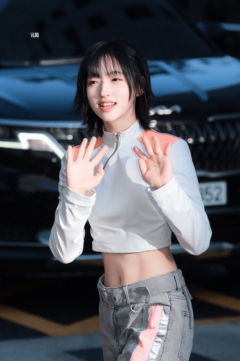 Vorr_1230's tweet photo. 아이뻐 웃는 거 너무예뻐 https://t.co/8p1eO27uJu