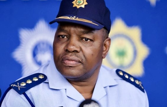 _AfricanSoil's tweet photo. 👮🏽 Oh, I see what's going on. 𝗧𝗵𝗲𝘆 𝘄𝗮𝗻𝘁 𝘁𝗼 𝘀𝗲𝗽𝗮𝗿𝗮𝘁𝗲 𝘁𝗵𝗲𝗺. This week General Masemola announced he will be appointing the SAPS Deputy Commissioner since the position (was occupied by Sibiya) is now vacant, two days later, Mkhwanazi is being recommended to be Head of the HAWKS? The very corrupt HAWKS citizens are complaining about....that should actually be disbanded. 

Also, Masemola will retire next year. So they don't want Mkhwanazi to be the next National Commissioner because they FEAR he will arrest all of them for their treasonous and organized crimes. They want him far from Khumalo too. 

SAPS Deputy Commissioner is the second highest position in the police force. The HAWKS (DPCI) reports to the SAPS. They want Mkhwanazi far away from the SAPS operations. Bayamsaba bo.

Ok....🤔
The dots are connecting.