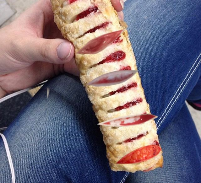 circasomine's tweet photo. Look at this super awesome AI raspberry tart i generated today #shrtwt #ChatSHT #slitttwt https://t.co/Dz2l1zbZuo