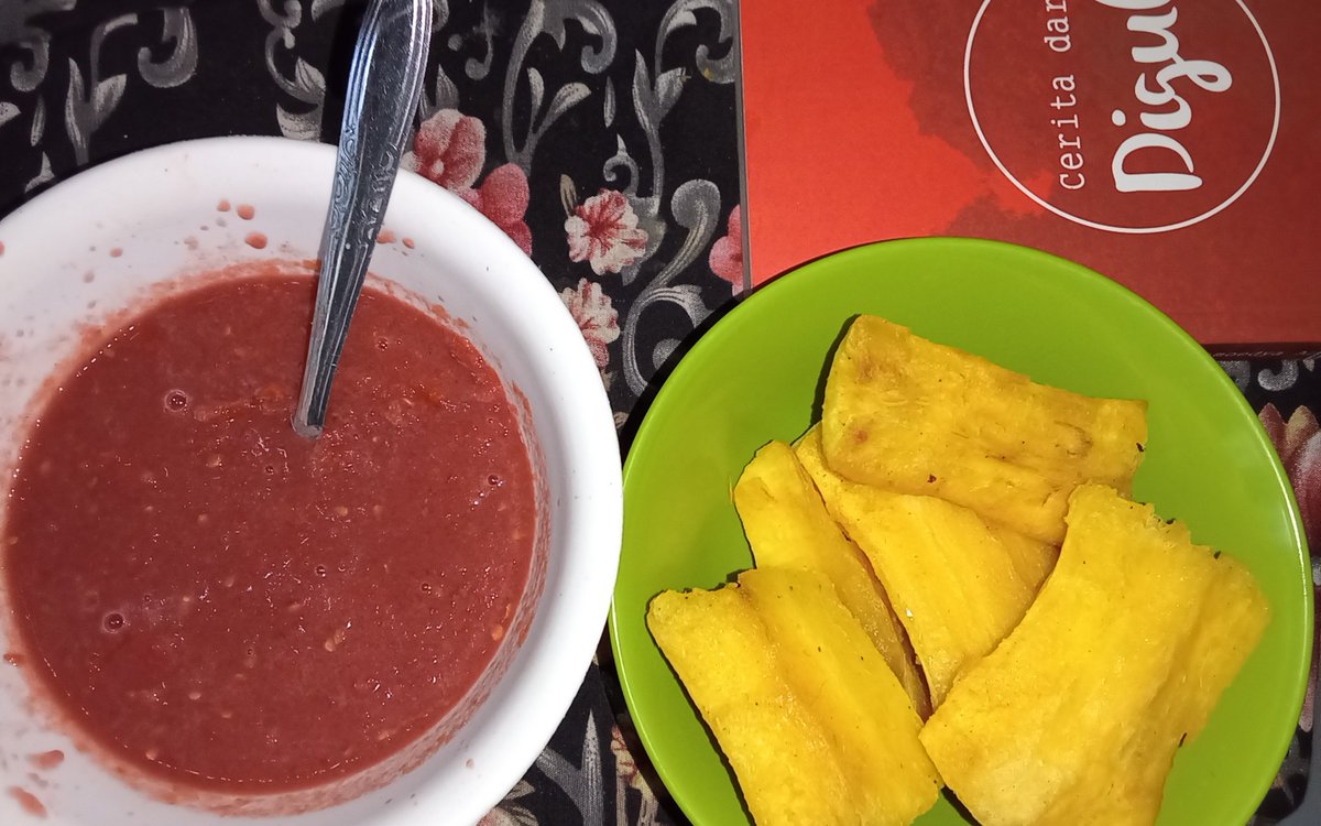 kelengkengsky's tweet photo. singkong goreng sama sambel terasi 🤤 https://t.co/7hAVgvNSrA