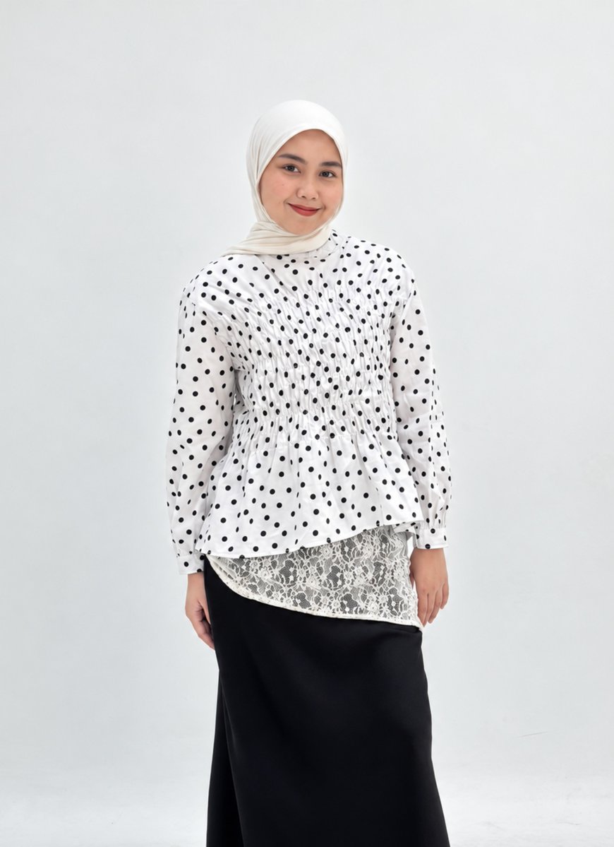 rianni2024's tweet photo. blouse manis buat dipaduin sama jeans 🤍 detail smock + potongan peplum Poppy dari LOCAPOLA ini bikin outfit simpel jadi lebih menarik ✨ https://t.co/ZyW7ekt85S