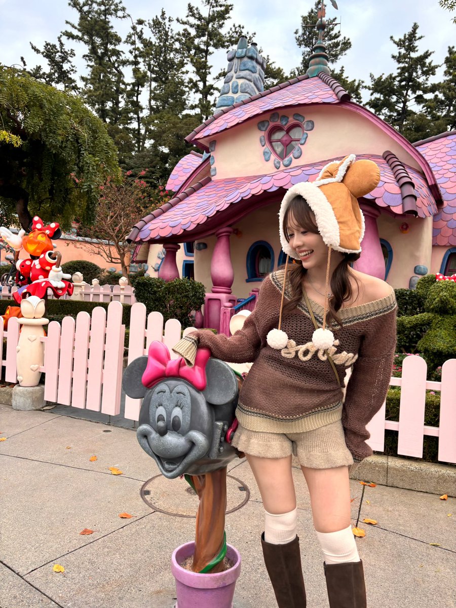 maachan_poco's tweet photo. ハロウィン🎃なのでDハロの写真消化📸
ディズニー投稿はこれがラストーっ
この日のために買ったSORINのニットさすがにお気に入り https://t.co/4BCzS3Lqk5