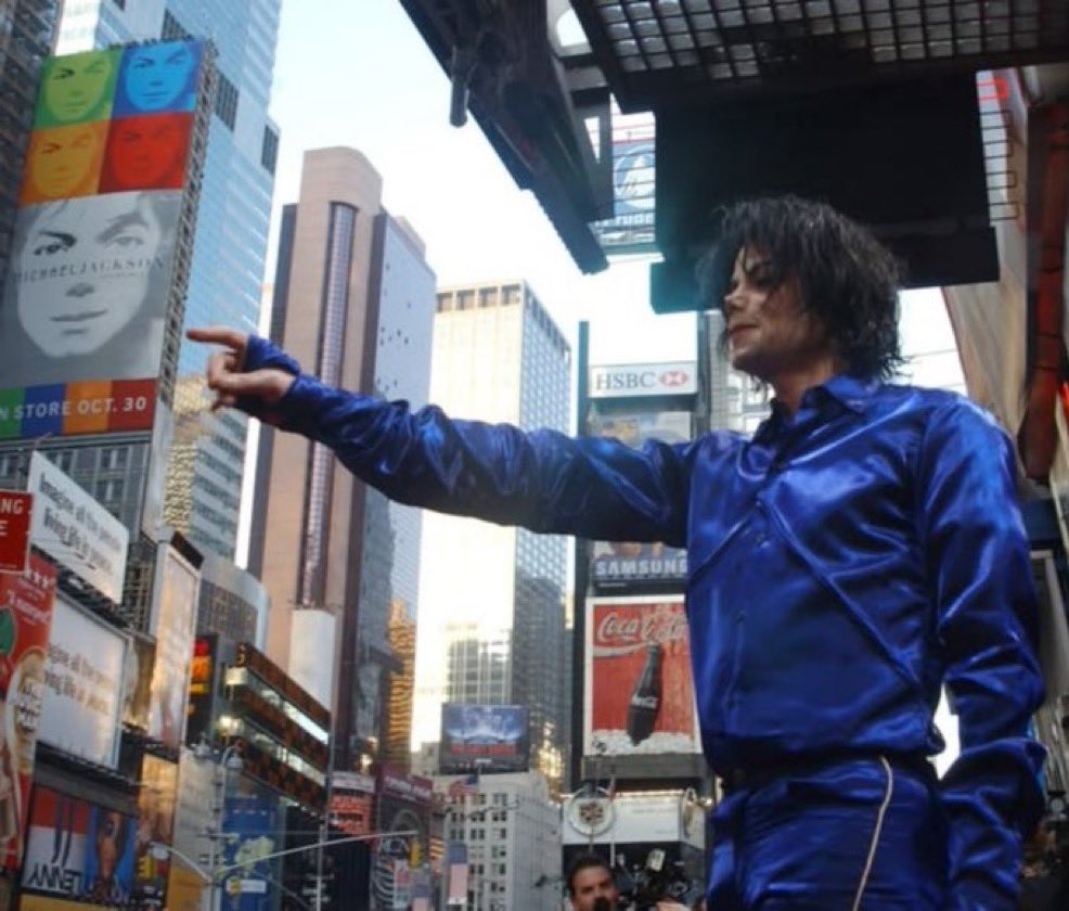 invincibleragf's tweet photo. here in new york city with my boyfriend for his album signing event 💙 y’all make sure to stream invincible and buy in stores near you :) https://t.co/vbDfrCc1SW