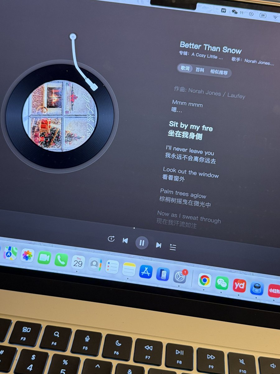 iivanoomk's tweet photo. 冰冰这首好好听 暖暖的 歌词就是我理想的圣诞节呀！ https://t.co/xKNWDHvYmA