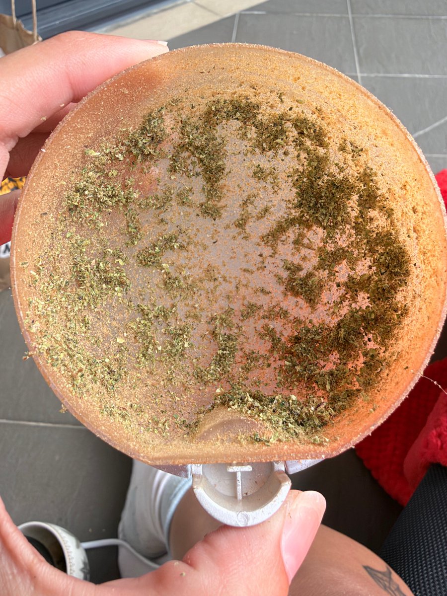 zqeu_'s tweet photo. Alternaleaf never in my life have I seen kief like this what are yall even growing https://t.co/OyaB1mS3mb