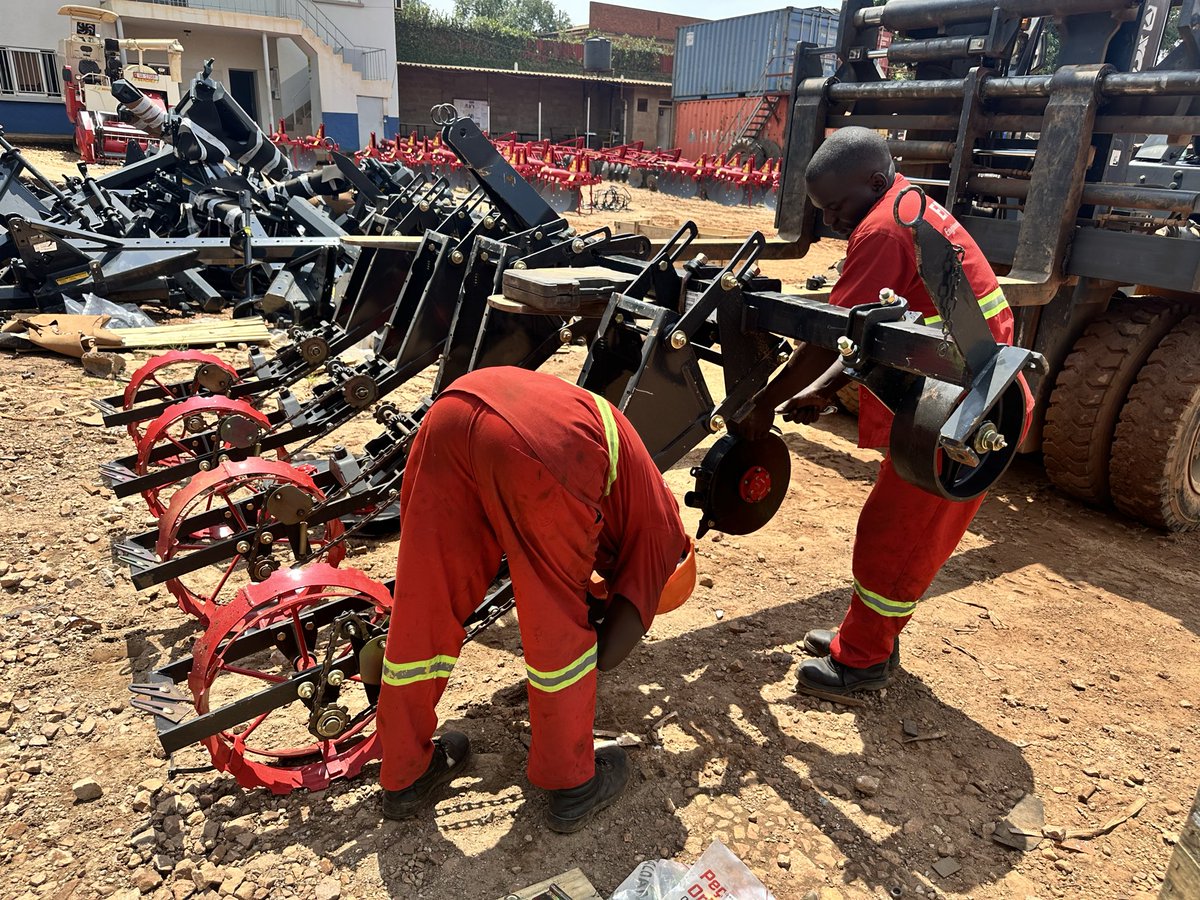 Engsol_UG's tweet photo. A little Friday morning chill can't stop the ENGSOL hustle! ๐๐ช Our team is on the ground, getting things done and keeping you moving. Happy Friday!
#ENGSOL #TeamENGSOL #FridayHustle #AlwaysAtYourService https://t.co/rLwAVRZ1sL