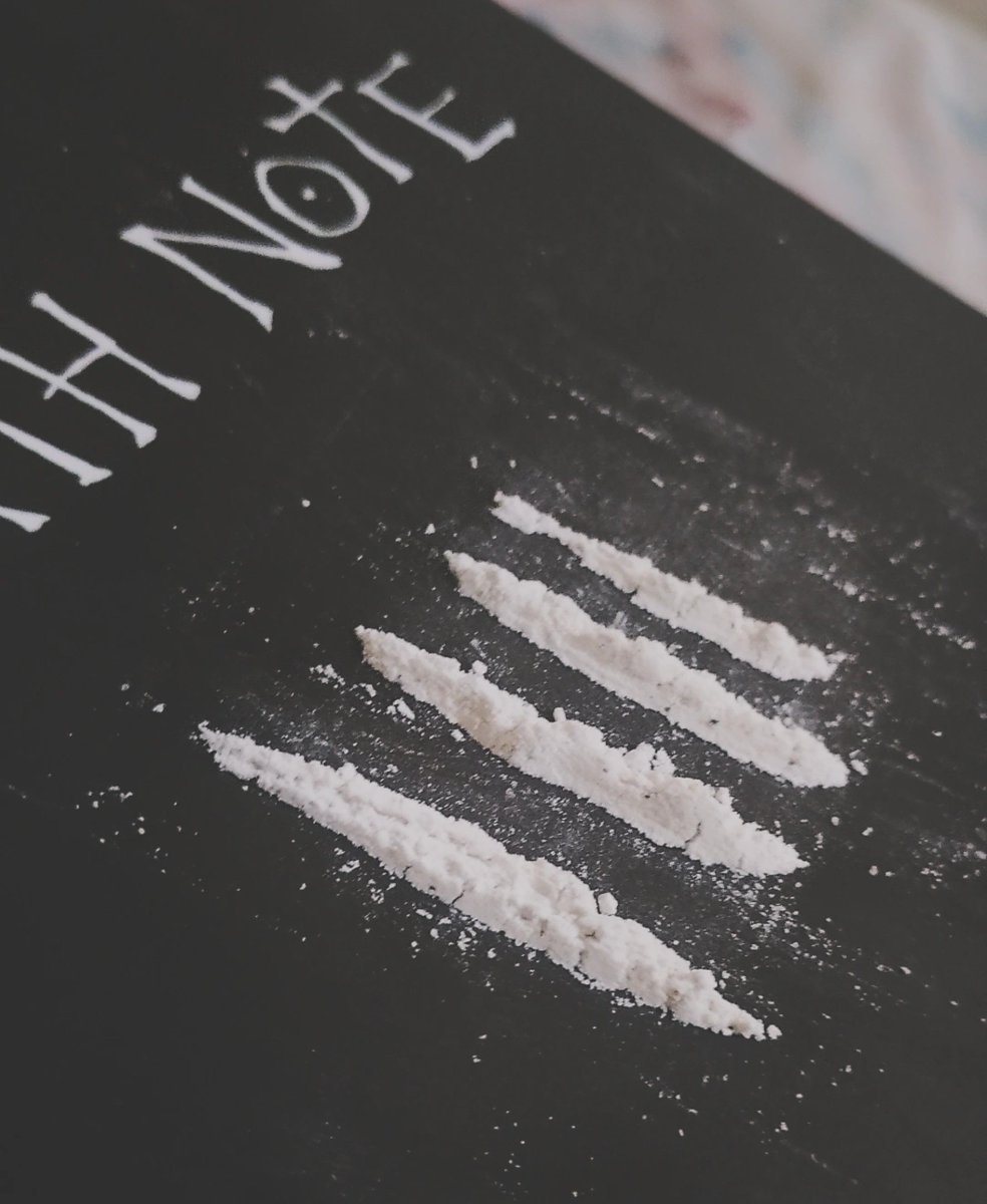 esquizomic's tweet photo. essa bateu forte viu #cocainetwt https://t.co/zYM6a5kqWt