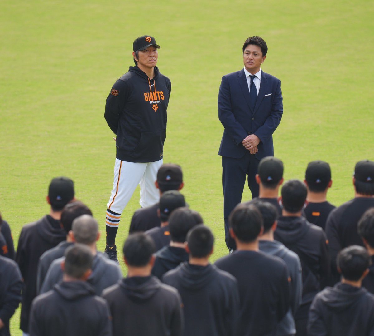 nikkan_giants's tweet photo. ジャイアンツ球場に松井秀喜新監督、高橋由伸ヘッドらが集合！坂本勇人選手とも会話していました。

撮影・垰健太 https://t.co/iTeijMvyfO