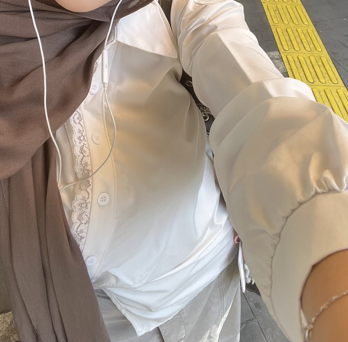 Reedisini's tweet photo. orang kalo living together tuh kegiatannya ngapain aja si?? 

bertanya dengan nada penasaran* https://t.co/kOwyzH0VLX