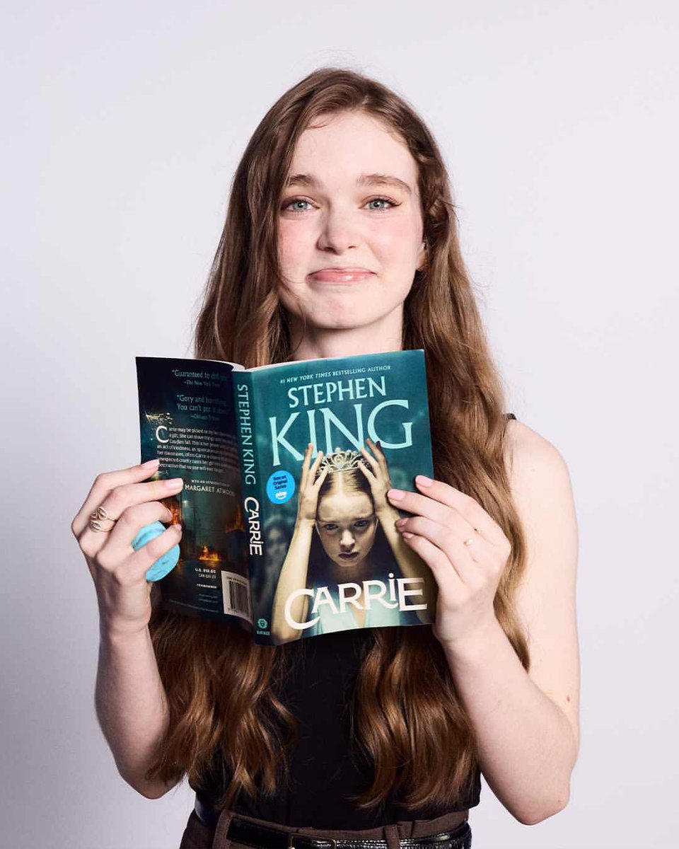 hhoweIl's tweet photo. Hello, book lovers, I have a question! Have you guys read Stephen King’s Carrie? I’d love to hear your thoughts on the book! What did you think of Carrie and her story? I'm curious! https://t.co/6RAYBnVxd3