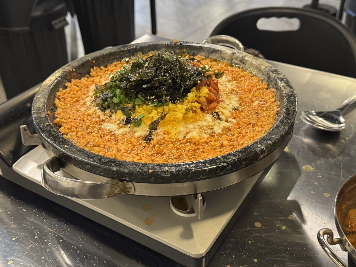 zzzzdega's tweet photo. 홍대 야르곱창집 가서 둘이 5인분 먹고나옴 https://t.co/fVd5jDWksi