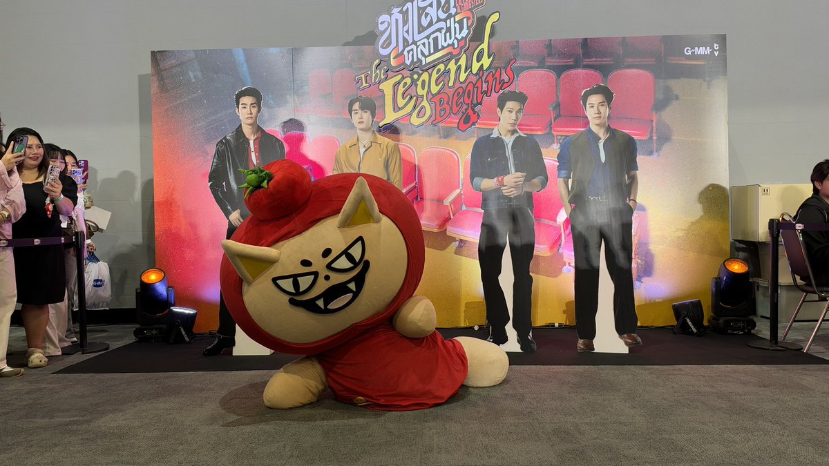 tomafox_gmmtv's tweet photo. คัยม่ายดู EP1 เฮียฟ้อกเสนย้งเก้ายอดงอลล์แน่ นักเลงตัวจี๊ดง้อยากนะจะบอกห้ายย 😎
#LoversAndGangstersEP1
#TOMAFOX https://t.co/qWX9n4YzoG