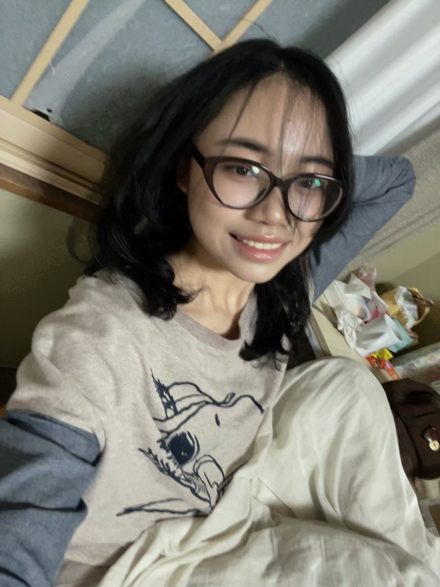 ah4zt's tweet photo. kemarin mencoba muted makeup. hasilnya cakep dan aku merasa mantap tapi kameranya oon makeup aku gak keliatan jadi lagi lagi pake filter Huft #bete https://t.co/Lfs54nlTOQ