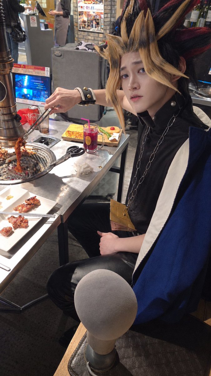 Dasom_cos's tweet photo. 너는 무슨 듀얼 하자는 말을 내가 고기 구울 때 하니 https://t.co/qKgauLD0H9