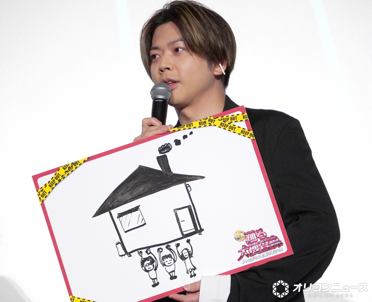oricon's tweet photo. 🚓『踊る大捜査線 N.E.W. メトロポリスを駆け抜けろ！』大ヒット御礼舞台あいさつ～真下家家族会議～

NEWS・増田貴久
ボイスメモで練習したのに…

ユースケ・サンタマリアから伝授された
「イエス！マミー！」がカットに💦

https://t.co/EkQsVpo4oi

#踊る大捜査線 @odoru_movief https://t.co/XvDXyOeMNZ