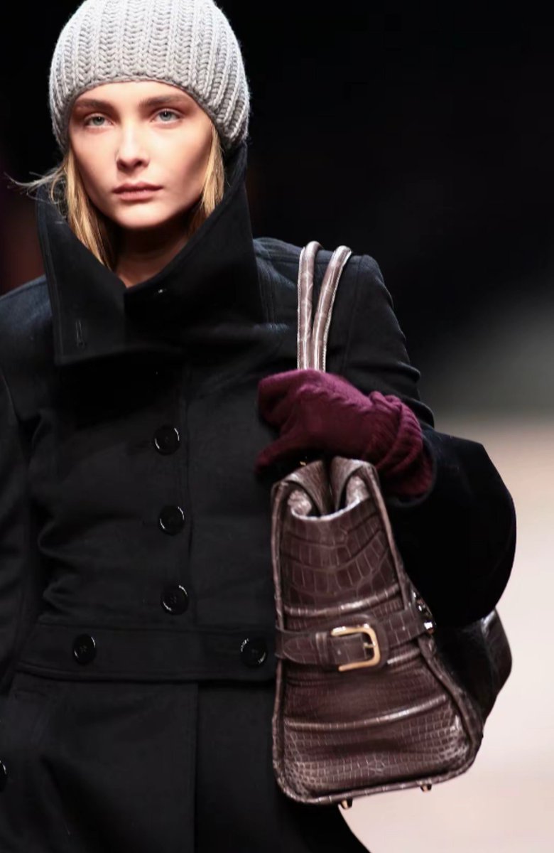221kcall's tweet photo. I adore snejana in burberry ꨄ https://t.co/N0kplJJlw2