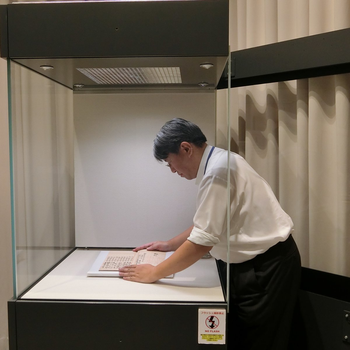 JPNatArchives's tweet photo. 【明日から❗️「#日本国憲法」原本特別展示
     (10/31(土)～11/3(火・祝)】

明日からの「日本国憲法」原本特別展示にあわせて、
貴重書庫からご登場❗️

10/31、11/1、11/3の３日間限定の公開です✨（※11/2(月）は休館日）

予約不要、入場無料❗️

お楽しみに(^^♪

https://t.co/eZmiixNpSB https://t.co/4BhhzjfUbr