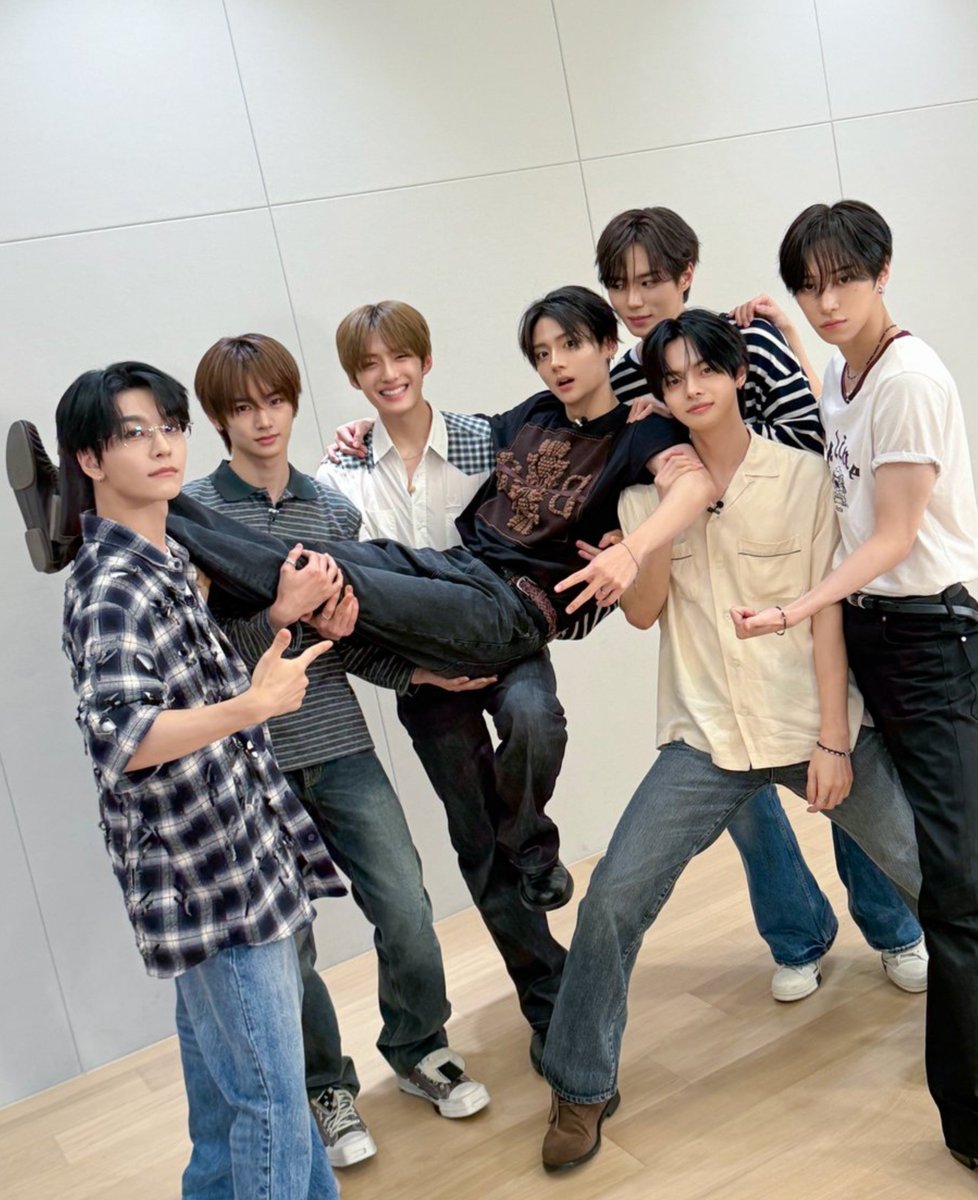 2531kirby's tweet photo. have you voted already?? let's give the fans' choice award to #ALPHADRIVEONE on the #2026MAMAVOTE lezzgooooo https://t.co/rbI1Ug1Uee