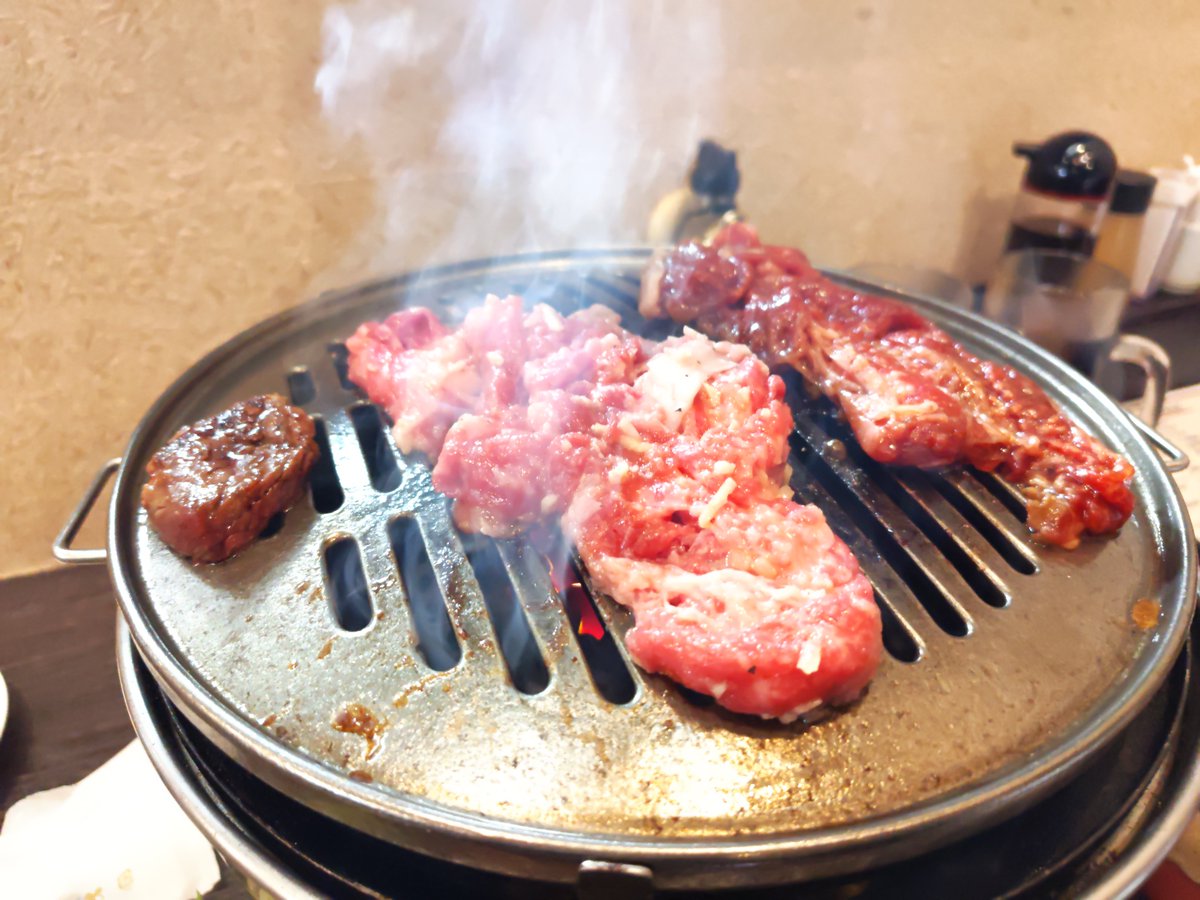 milrt's tweet photo. 仕事終わりの肉はうまい https://t.co/bZ24Qi9MnM