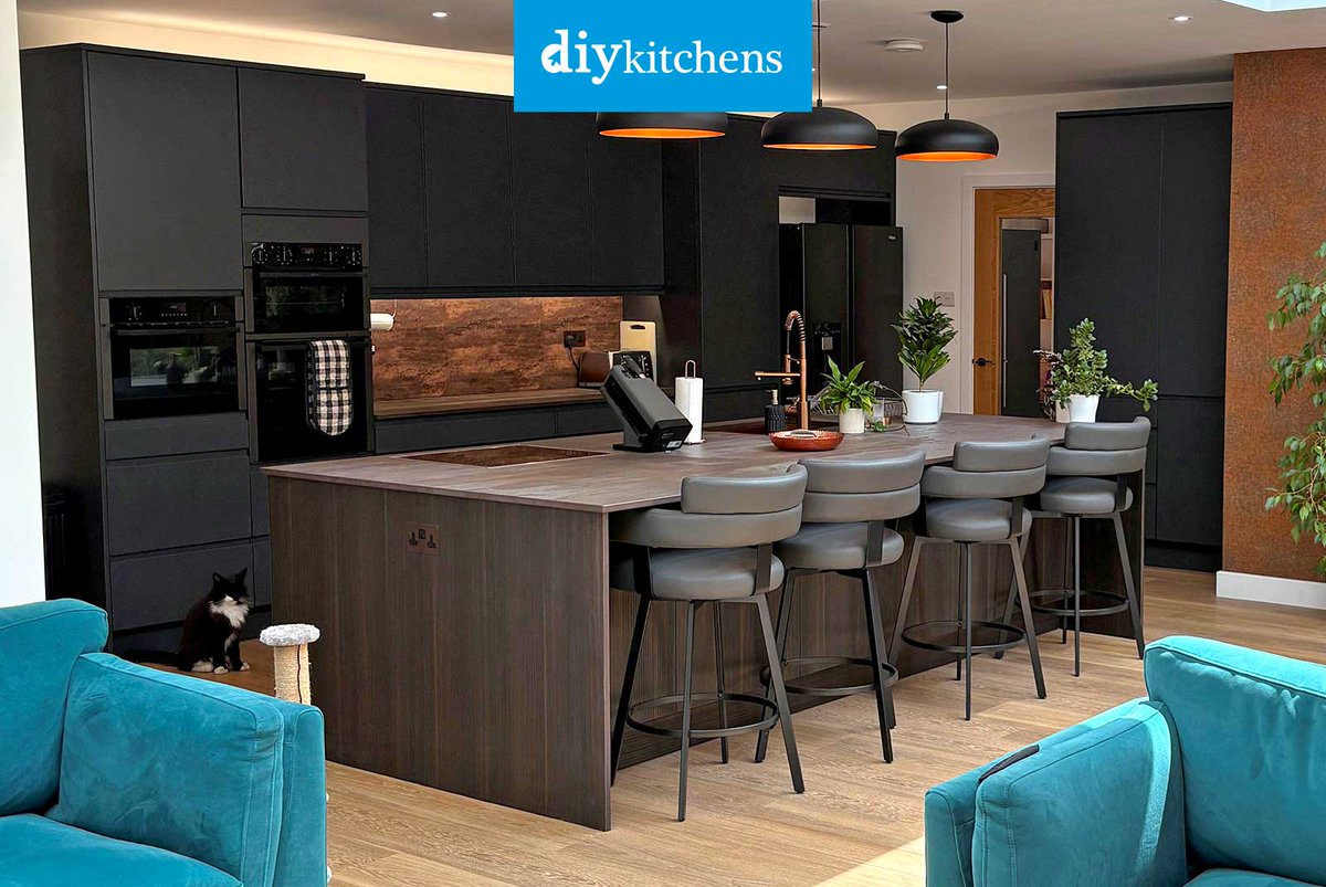 DIY_Kitchens's tweet photo. 🌟 Den from Warwickshire shows us his completed Innova Luca Carbon &amp; Verona Wenge True Handleless #kitchen, supplied by DIY Kitchens (Ref:4539) - https://t.co/lMhkfaX2cQ

Visit https://t.co/orxYviGtch to see how much you could save on your dream kitchen

#luca #handlelesskitchens https://t.co/YYuVWQQdzi
