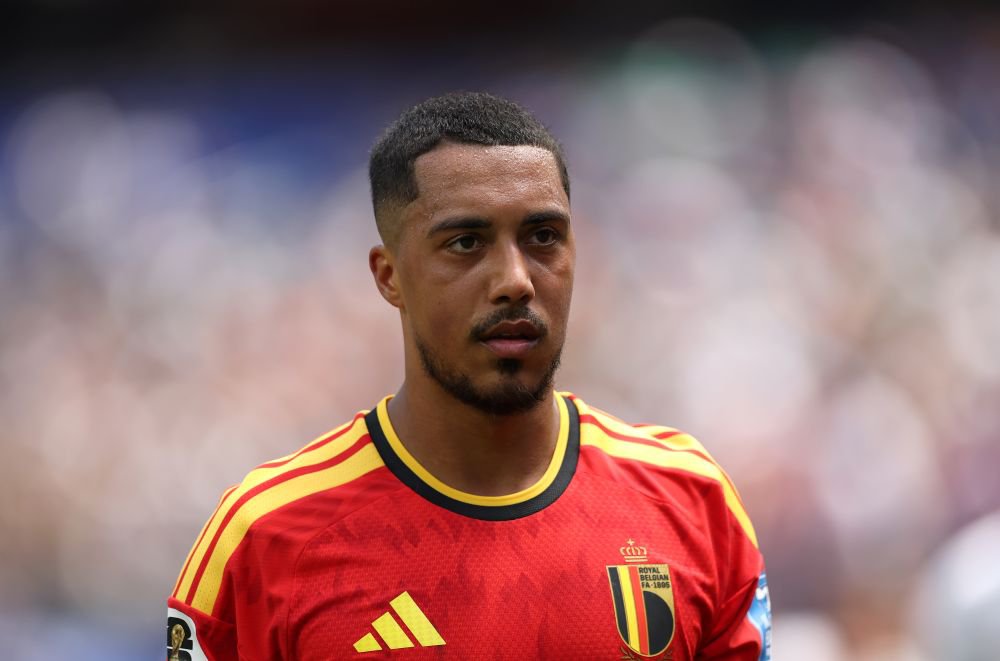 UnitedPidginFC's tweet photo. One of the best midfielder for EPL dey currently struggle for Manchester United.

Is Bench the best option for Youri Tielemans? https://t.co/B67ATD1Rua