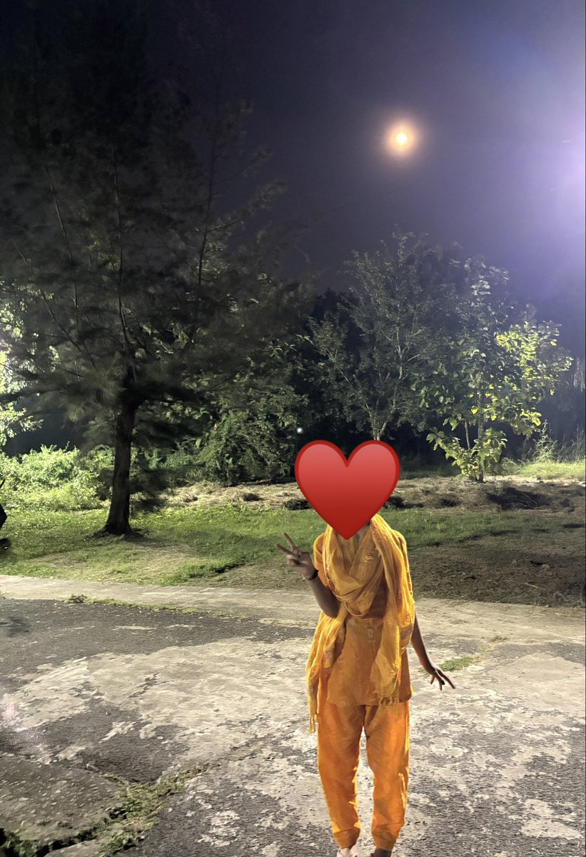 sasmita_tr's tweet photo. My little💫 with the full moon
#Nature https://t.co/ffPl3zbY0m