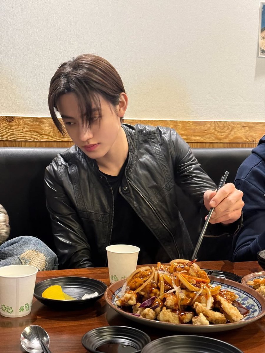 yxncng's tweet photo. 친구 아니랄까봐(-｡-; https://t.co/HrjdOZlvWw