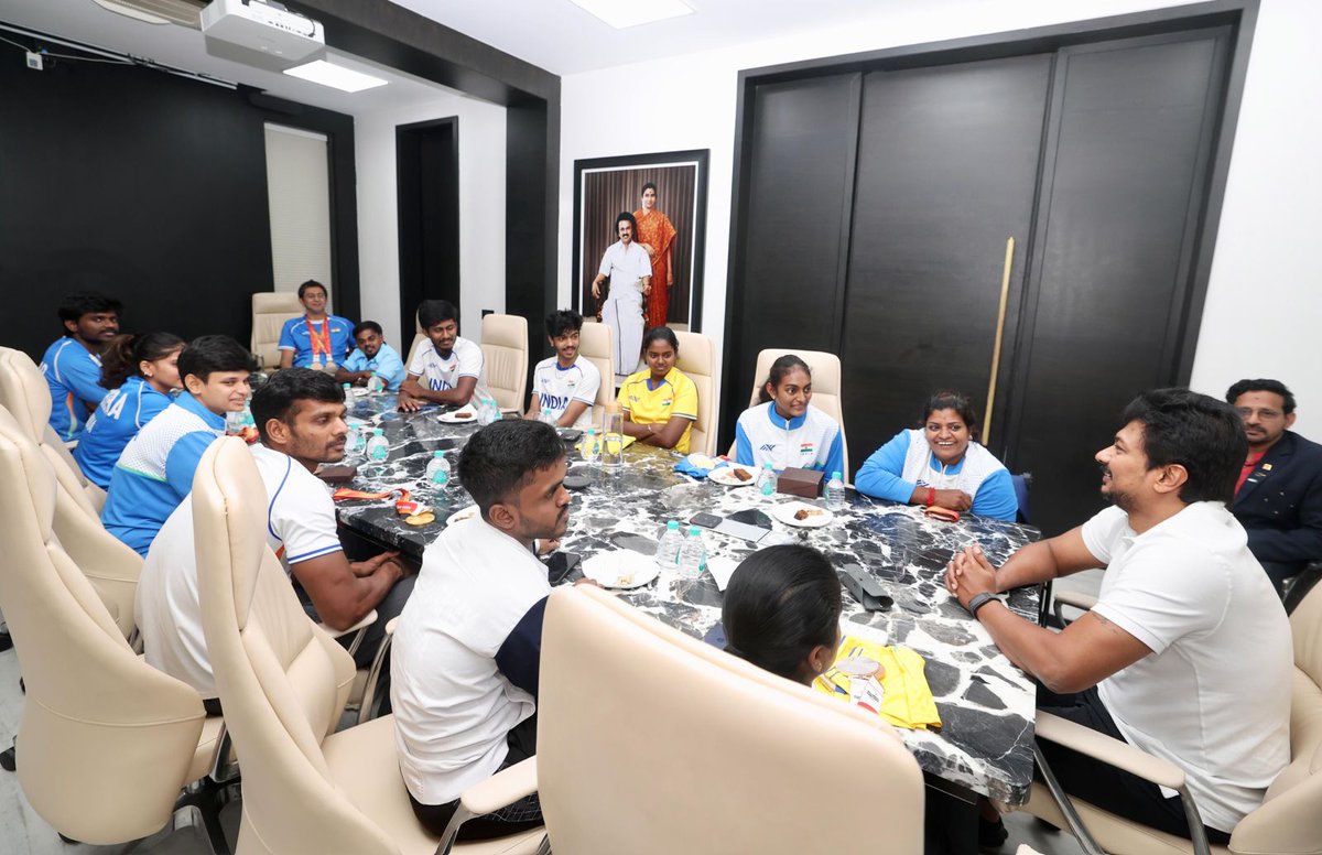dmk_youthwing's tweet photo. ஜப்பானில் நடைபெற்ற 5-வது ஆசிய பாரா தடகள சாம்பியன்ஷிப் போட்டியில் 15 பதக்கங்களை வென்று சாதனை படைத்த தமிழ்நாட்டு வீரர், வீராங்கனைகள் கழக இளைஞர் அணி செயலாளரும், தமிழ்நாடு சட்டமன்ற எதிர்க்கட்சித் தலைவருமான @Udhaystalin அவர்களை நேரில் சந்தித்து வாழ்த்து பெற்றனர்!

#AsianParaGames #ParaAthletes #UdhayanidhiStalin #TamilNaduSports