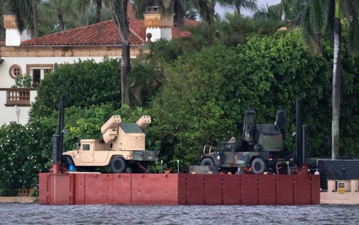 EUxReport's tweet photo. 🔴BREAKING NEWS: 🇺🇸🇮🇱🇮🇷

U.S. President Donald Trump's Mar-a-Lago residence in Florida has begun to be protected with surface-to-air missile systems. https://t.co/USLnvkEuic